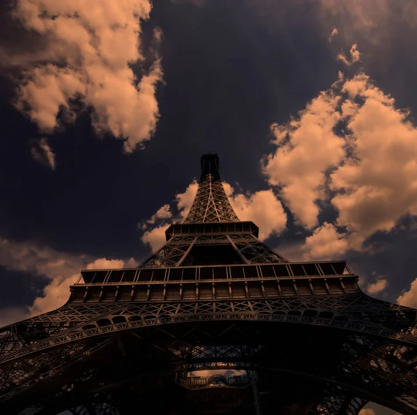 Torre Eiffel Contorno París Francia Sobre Fondo Hermoso Cielo — Foto de Stock