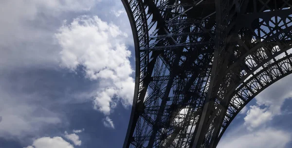 Torre Eiffel Contorno París Francia Sobre Fondo Hermoso Cielo — Foto de Stock