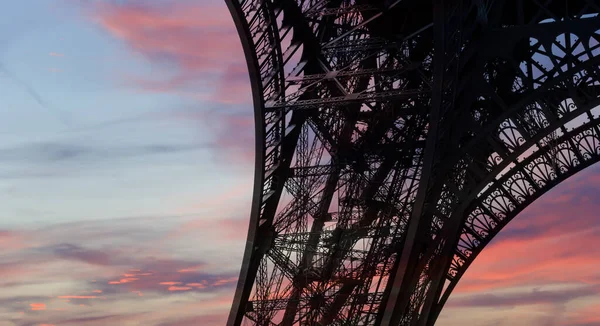 Torre Eiffel Contorno París Francia Sobre Fondo Hermoso Cielo —  Fotos de Stock