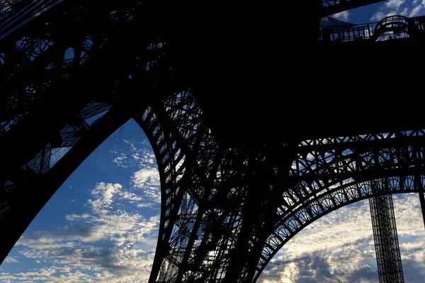 Эйфелева Башня Париже Франция Фоне Красивого Неба — стоковое фото