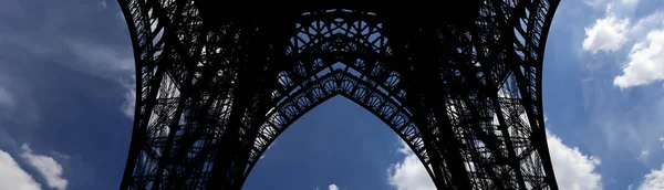 Torre Eiffel Contorno París Francia Sobre Fondo Hermoso Cielo —  Fotos de Stock