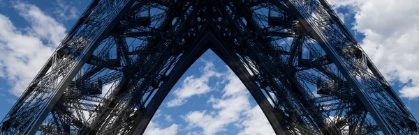 Torre Eiffel Contorno París Francia Sobre Fondo Hermoso Cielo —  Fotos de Stock