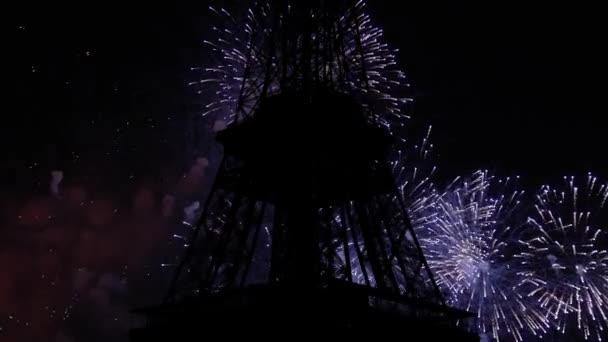 Paris Fransa Daki Eyfel Kulesi Üzerinde Kutlama Havai Fişekleri — Stok video