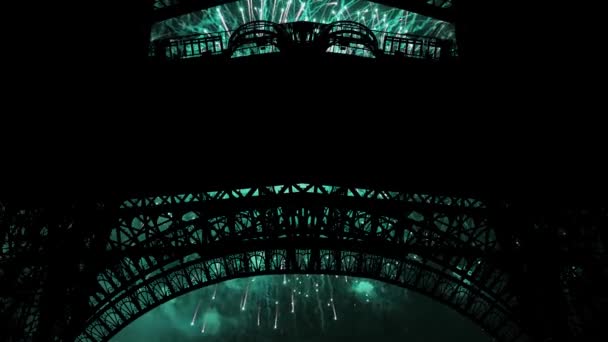 Ünnepi Színes Tűzijáték Eiffel Torony Felett Párizsban Franciaországban — Stock videók