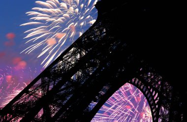 Paris, Fransa 'daki Eyfel Kulesi üzerinde kutlama havai fişekleri 