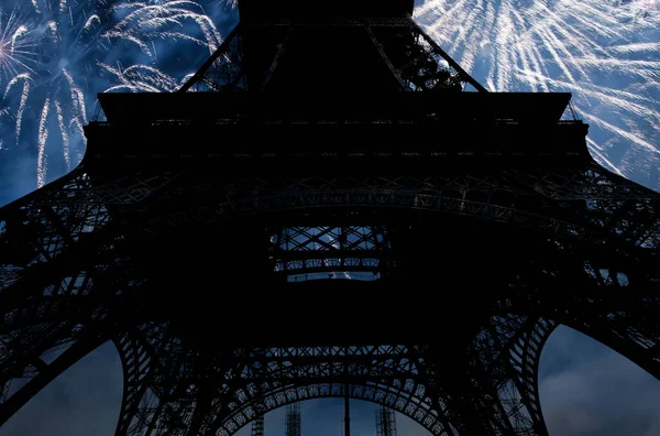Paris Fransa Daki Eyfel Kulesi Üzerinde Kutlama Havai Fişekleri — Stok fotoğraf