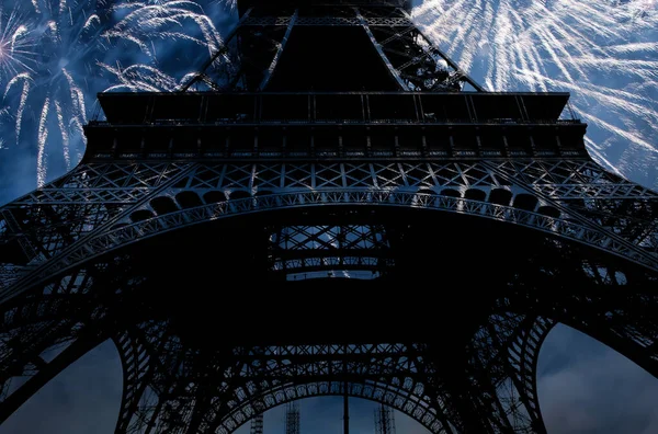 Paris Fransa Daki Eyfel Kulesi Üzerinde Kutlama Havai Fişekleri — Stok fotoğraf