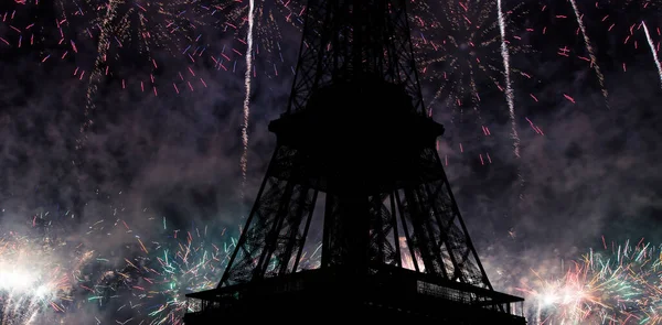 Праздничный Красочный Фейерверк Над Эйфелевой Башней Париже Франция — стоковое фото