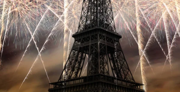 Kleurrijk Vuurwerk Boven Eiffeltoren Parijs Frankrijk — Stockfoto