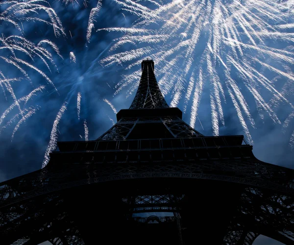 Kleurrijk Vuurwerk Boven Eiffeltoren Parijs Frankrijk — Stockfoto