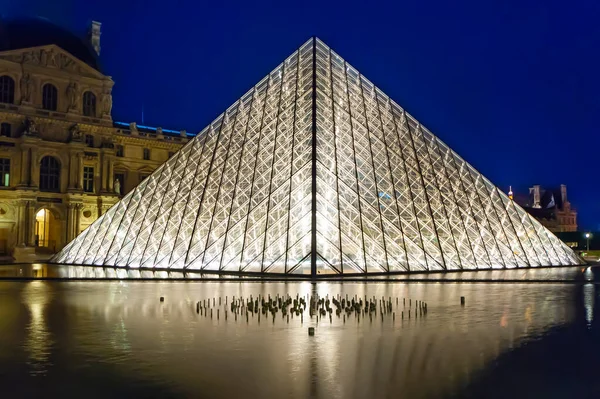 Paris França Maio 2019 Close Louvre Pyramid Noite Louvre Maior — Fotografia de Stock