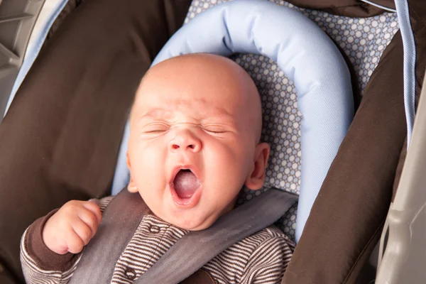 Αξιολάτρευτο μωρό χασμουρητό — Φωτογραφία Αρχείου