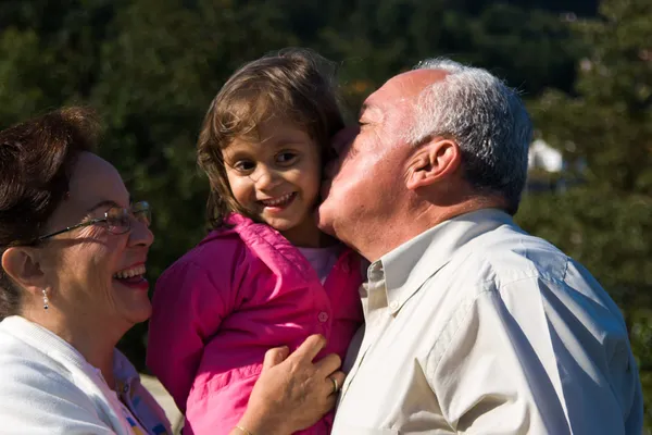Feliz abuelo, abuela y nieto —  Fotos de Stock