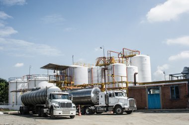 kimyasal depolama tankı ve tanker kamyon