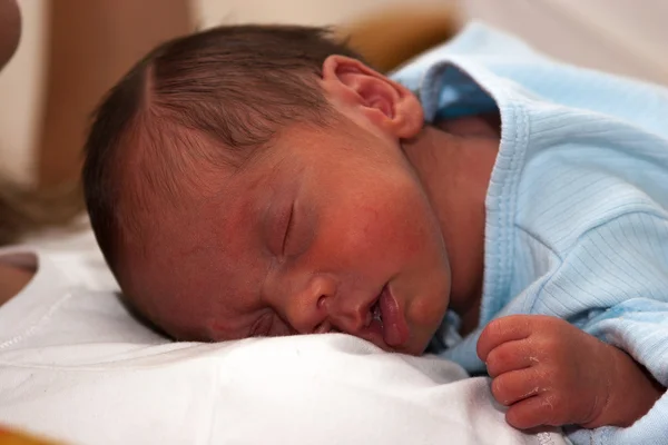 Zoete pasgeboren baby — Stockfoto