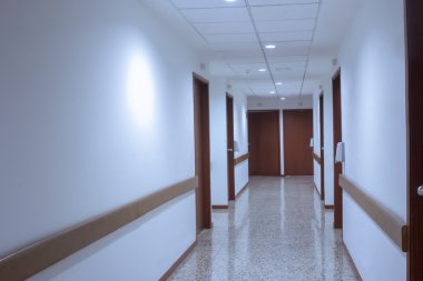 koridor iç modern bir hastane içinde
