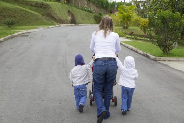 Ona çocuk ile güzel annesi