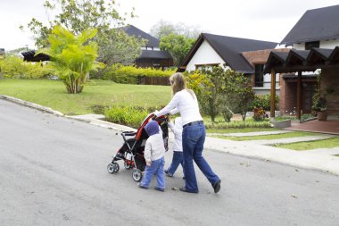 Ona çocuk ile güzel annesi