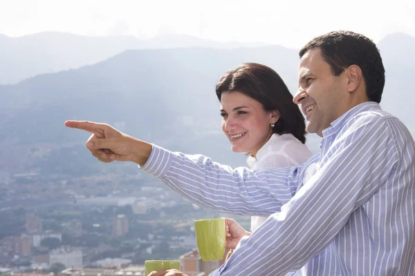 Liebespaar trinkt Café — Stockfoto