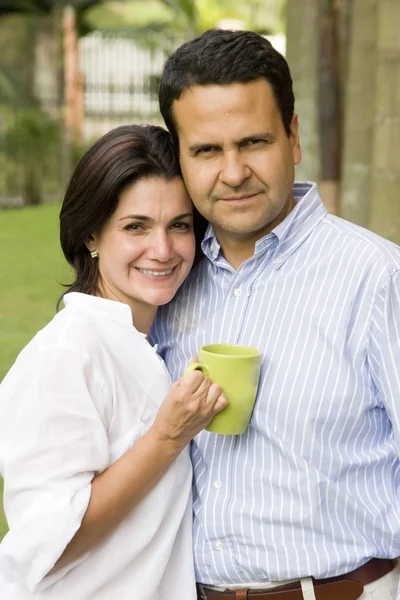 Liebespaar trinkt Café — Stockfoto