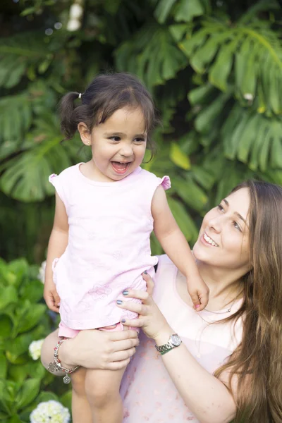 Preciosa madre y gir — Foto de Stock