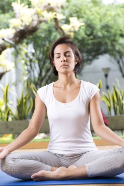 çekici kadın uygulamaları yoga