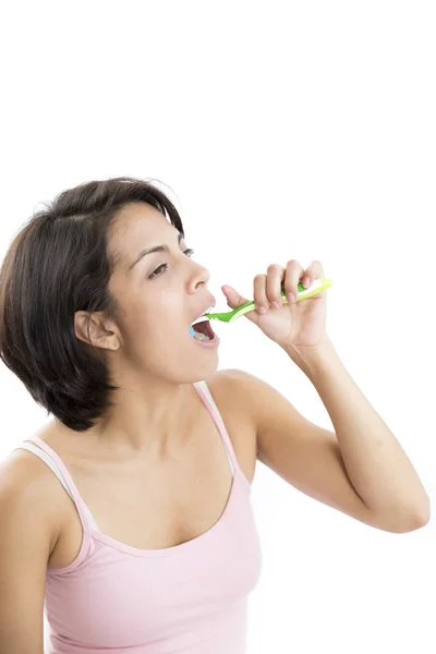 Mujer atractiva cepillándose los dientes —  Fotos de Stock