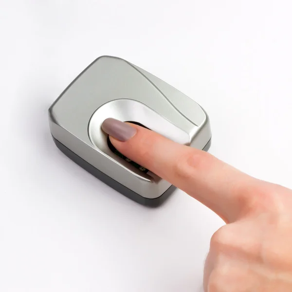 Zeigefinger auf einem biometrischen Scanner — Stockfoto