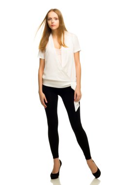 Beyaz arka plan üzerinde izole çekici genç bir kız. tam lengt