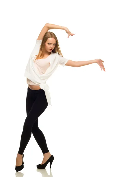 Giovane bella ballerina moderna esibendosi — Foto Stock