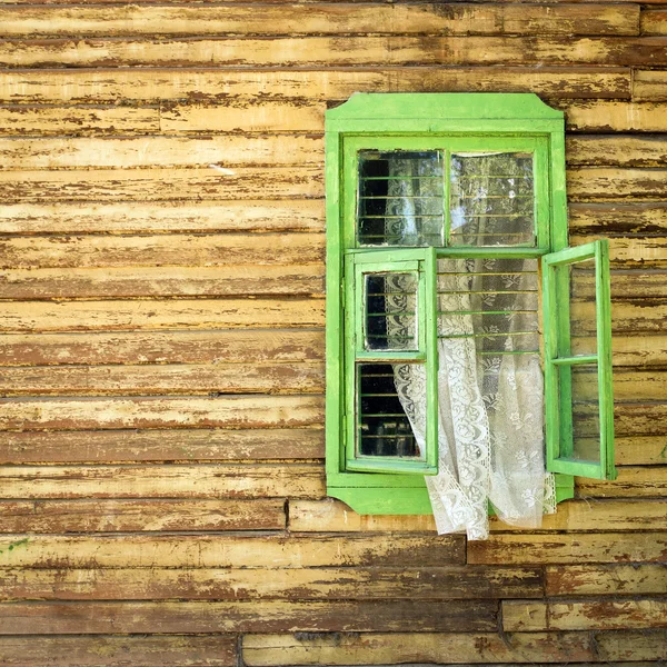 Fenêtre verte vintage en bois — Photo