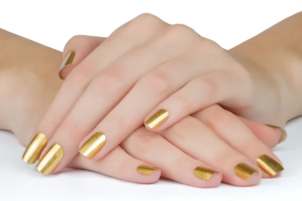 Gemanicuurde gouden vrouw nagels op de tabel close-up — Stockfoto