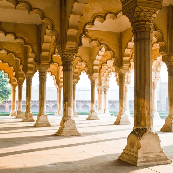 Hermosa galería de pilares — Foto de Stock