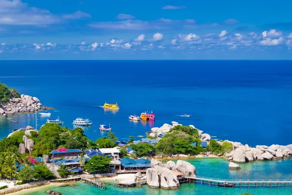 Marina pier of beautiful tropical island. — Stock Photo, Image