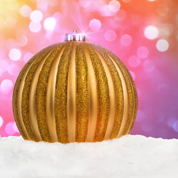 Złotą piłkę Bożego Narodzenia — Zdjęcie stockowe