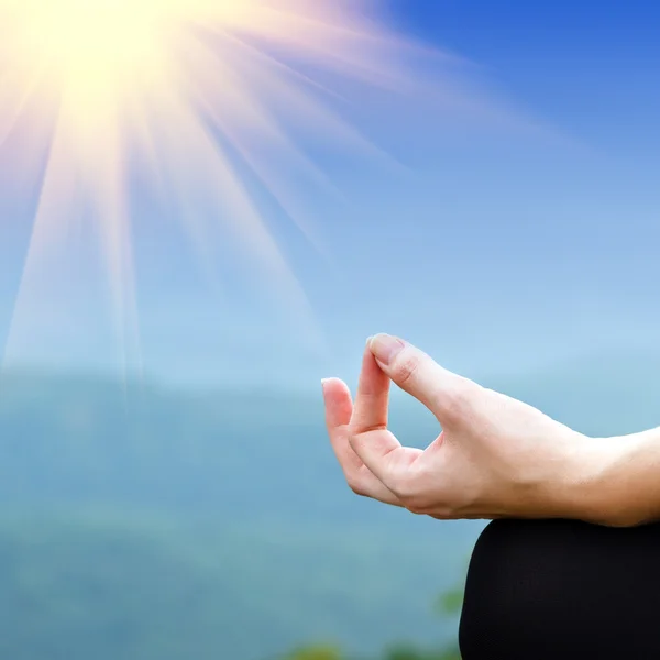 Mujer Yoga en pose de loto —  Fotos de Stock