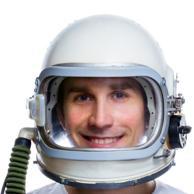 kask içinde astronot