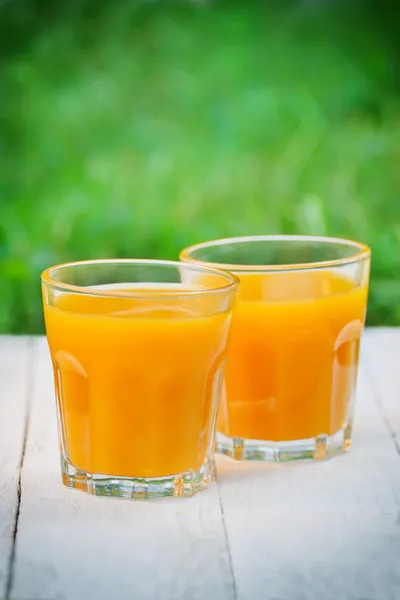 Jugo de naranja al aire libre —  Fotos de Stock