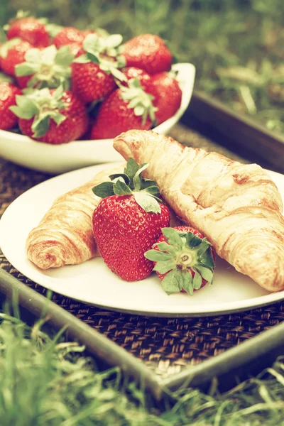 Breakfast outdoors — Stock Photo, Image