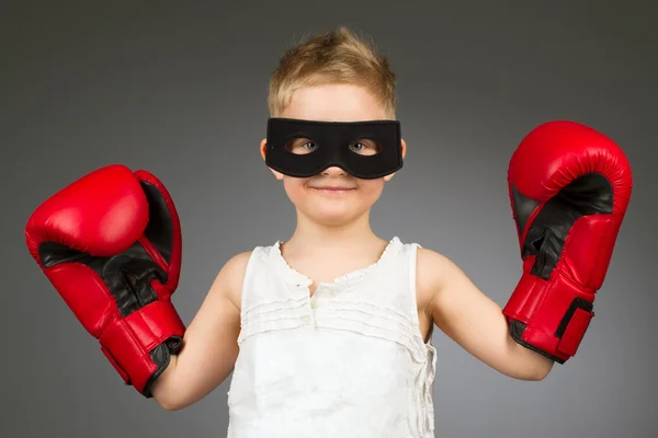 Mosolyogva gyerek boksz — Stock Fotó