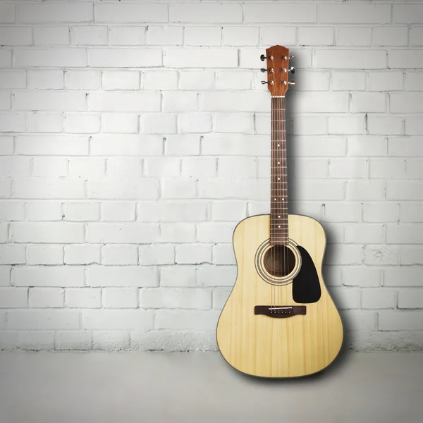 Akoestische gitaar op kamer — Stockfoto