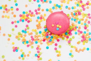 renkli acıbadem kurabiyesi