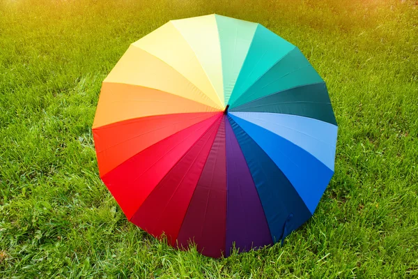 Ombrello colorato all'aperto — Foto Stock
