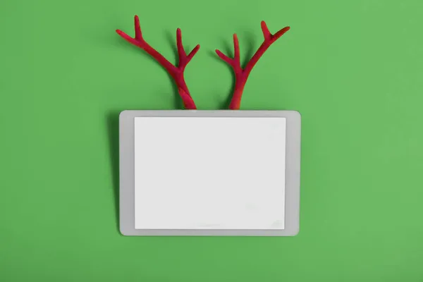 White Touchpad Blank Touchscreen Antlers Deer Green Background Merry Christmas — Stock Photo, Image