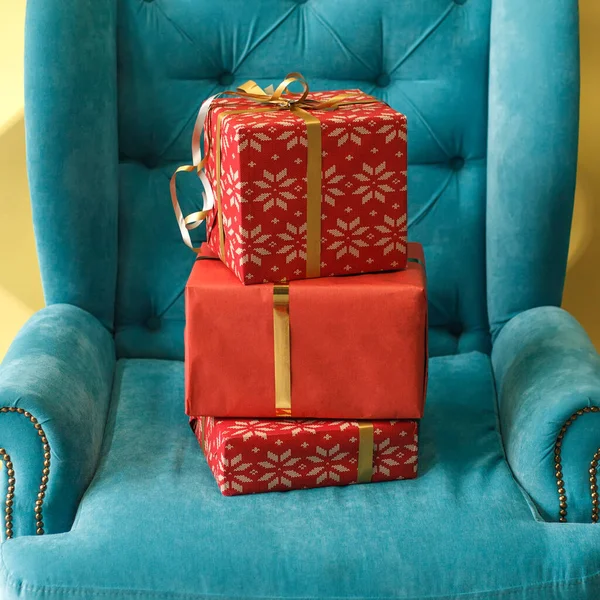Zbliżenie czerwonych pudełek prezentów — Zdjęcie stockowe