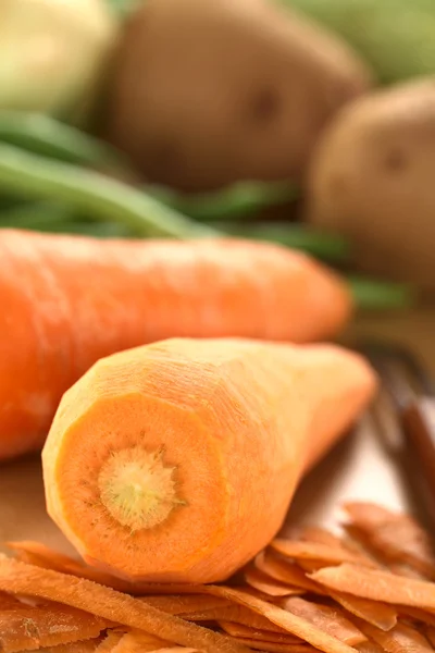 Peeling Carrots — Stock Photo, Image