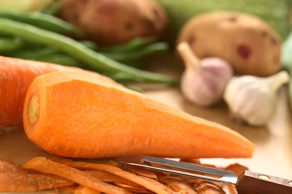 Pelare le carote — Foto Stock