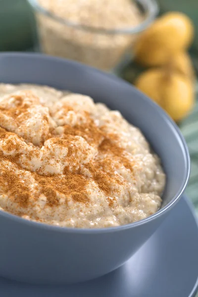 Maca-Oatmeal Porridge with Cinnamon — Stock Photo, Image