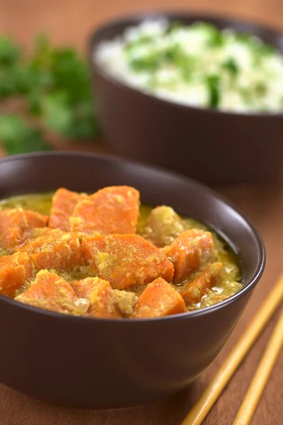 Batata doce e curry de coco — Fotografia de Stock