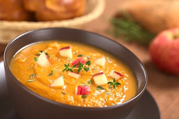 Batata doce e sopa de maçã — Fotografia de Stock